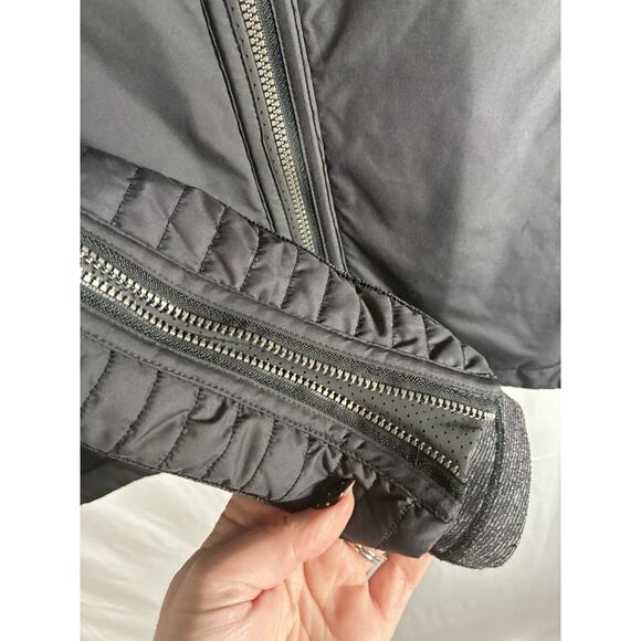 Lululemon Jacket Womens 8 Black Full Zip Rebel Runner Quilted Thumbholes LW4E34S - Picture 8 of 10